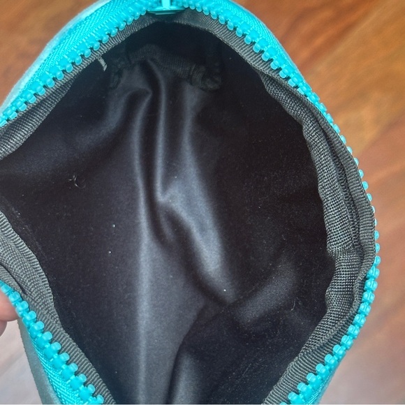 Dolce & Gabbana Blue Velour Zip Case with Wrist Strap - Picture 5 of 9